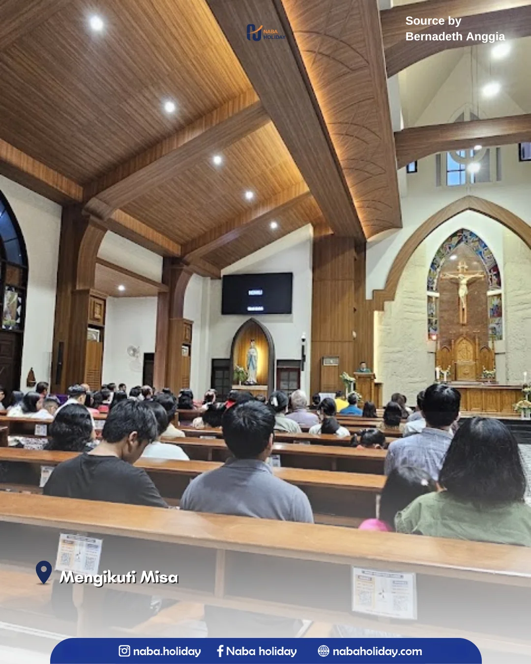 Mengikuti Misa Taman Doa Regina Rosari