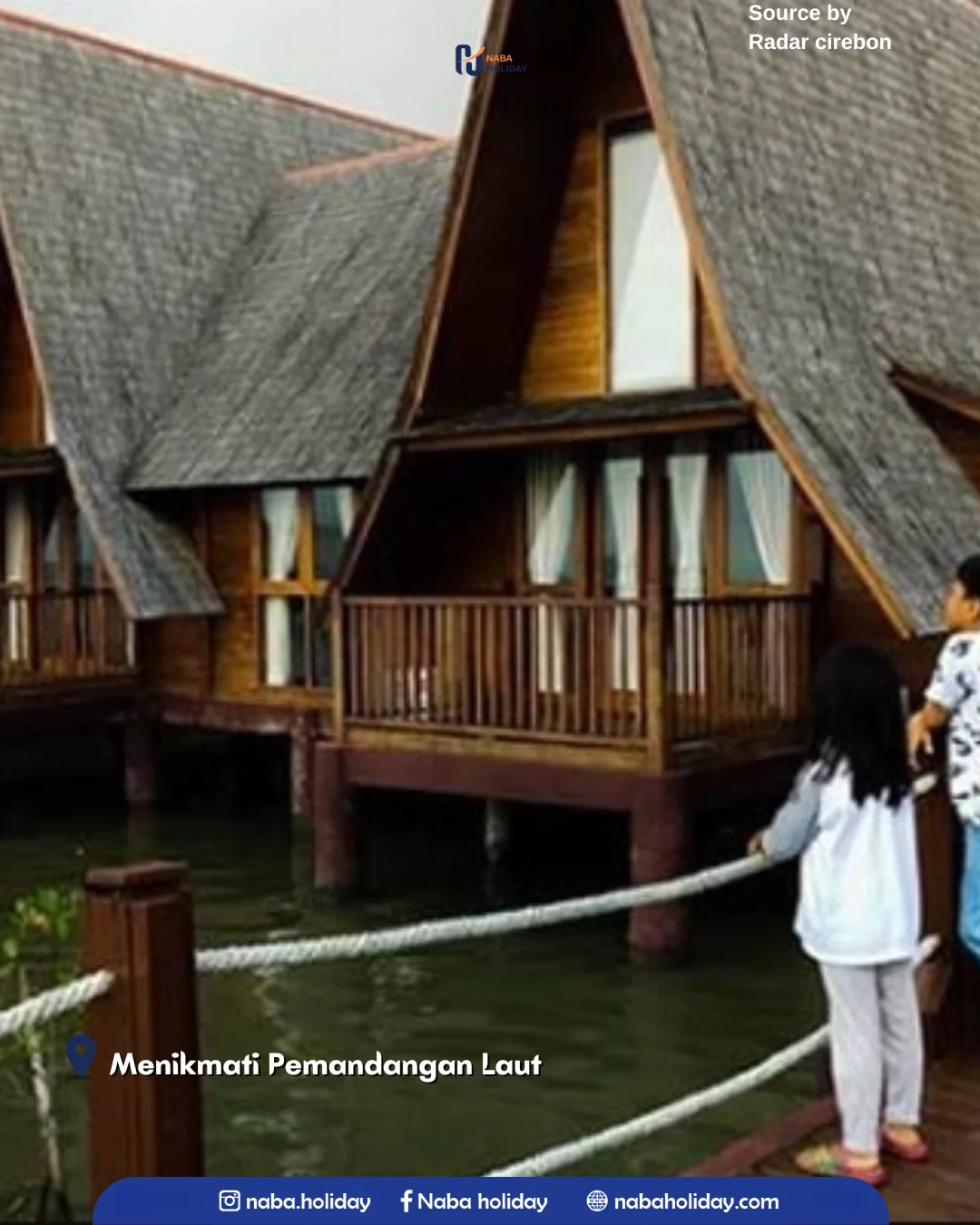 Menikmati Pemandangan Laut