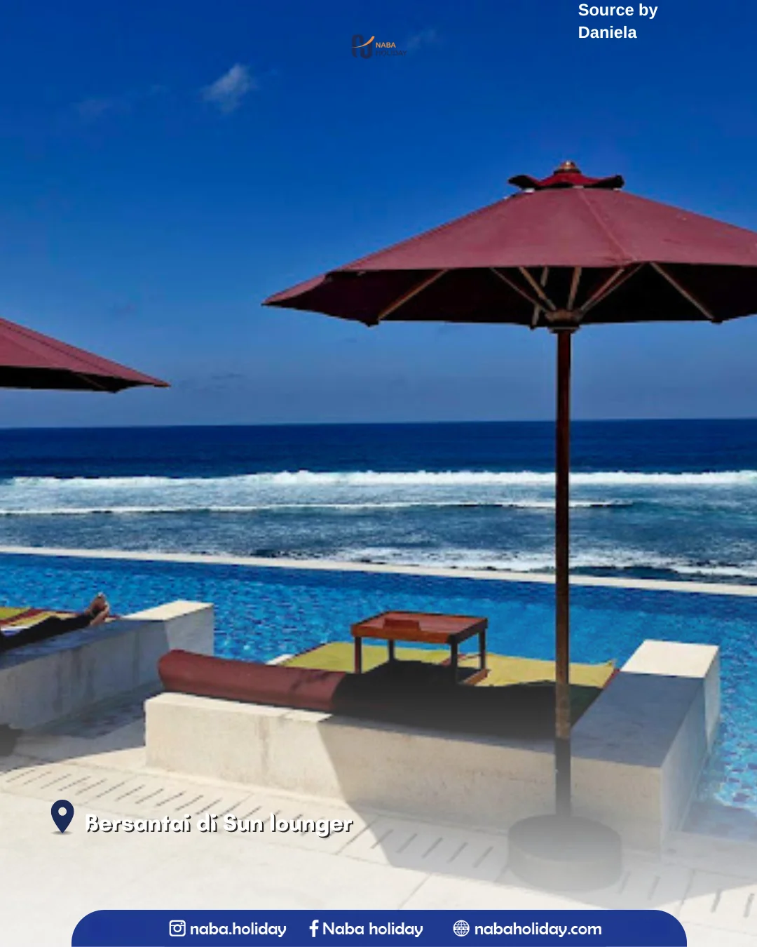Bersantai di Sun lounger